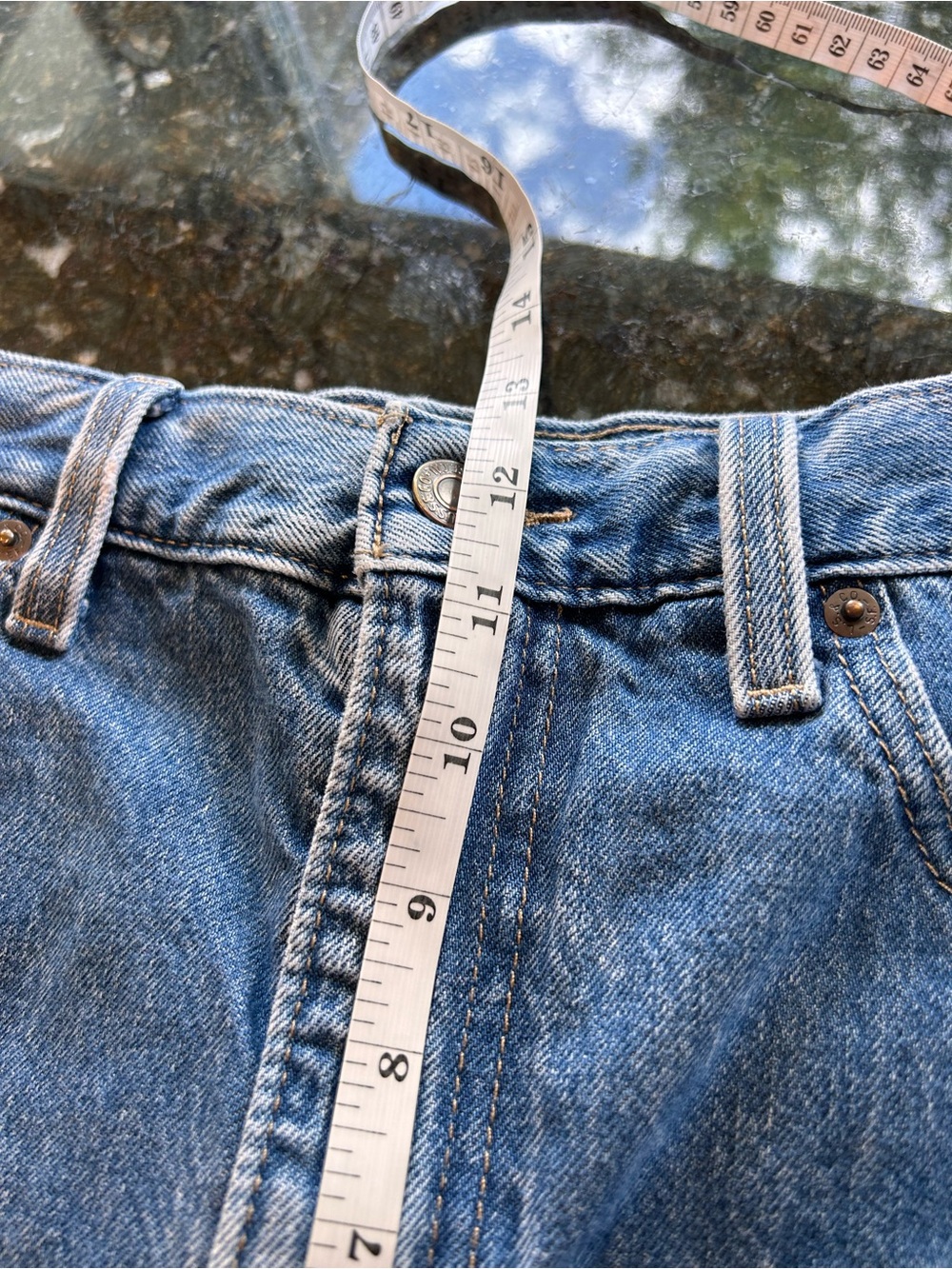 Levi’s High Waisted Mom Shorts. Medium Wash. Classic. Summer. SZ 31 - Picture 9 of 10